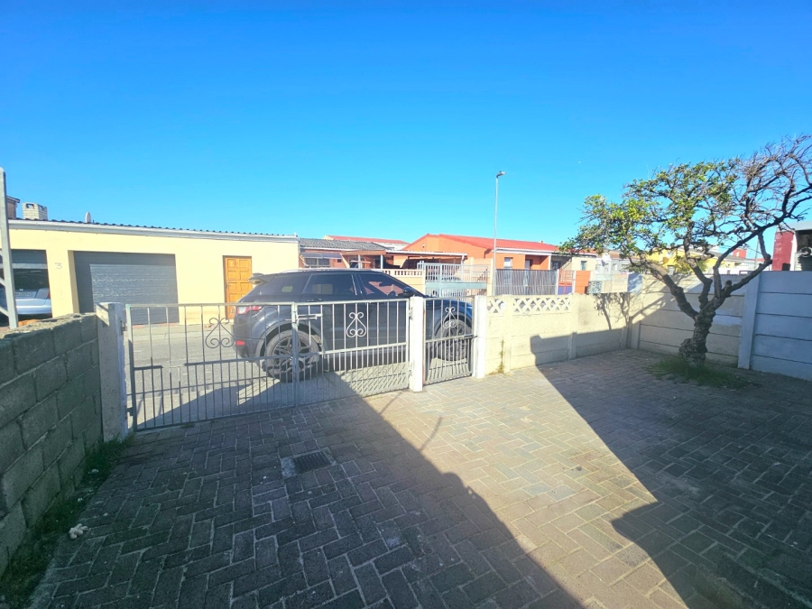 3 Bedroom Property for Sale in Eastridge Western Cape
